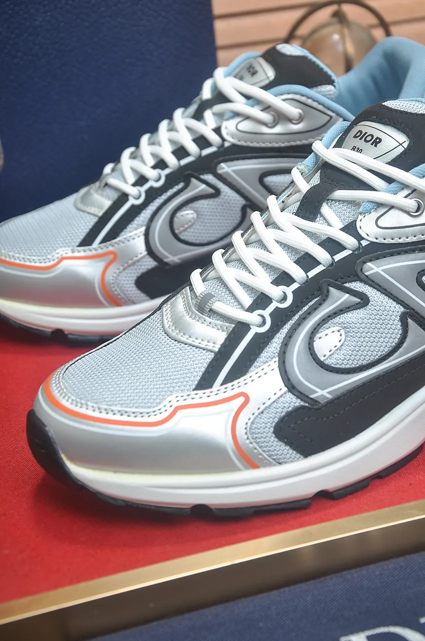 Men's men's shoes 💰: 500💶 (top original order) Brand: Dior (Dior) Standard code: Men's code 38-44 (45 customized) Grade: Same as the official website Material: Top original cowhide spliced ​​together Original wear-resistant and lightweight outsole Style category: Fashionable casual shoes Distinguished luxury brand elements top luxury Color: Actual picture color